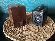 ancien appareil photo SCOUTBOX LUMIERE avec son etui