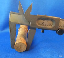 probablement un ancien  TASSEUR EN BOIS pour poudre, ou café ou autre ?