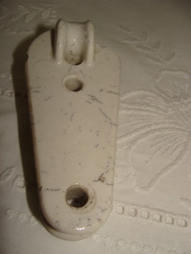Ancien isolateur electrique - ,