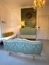 Lit rembourré français style Louis XV - Lit français