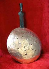 Bassinoire. Art Populaire XVIIIe.