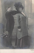 CP MOUSTACHU AIDE FEMME