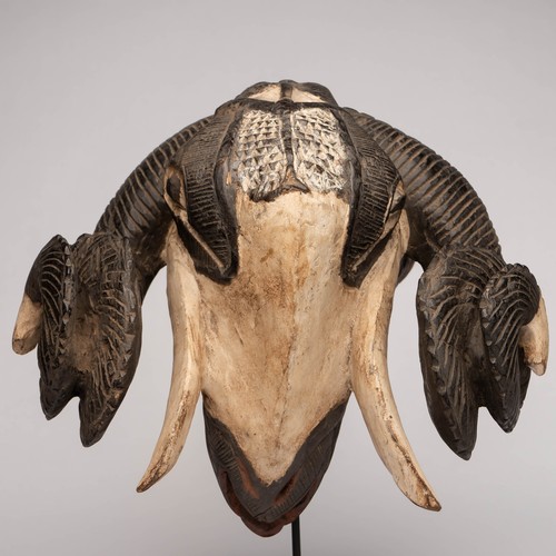 1400 masque baoule - avec, socle