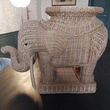 Ancien Support de Table