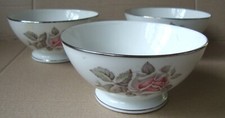 3 Bols en porcelaine de