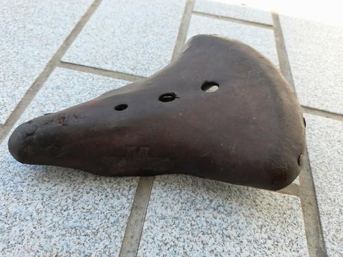 Ancienne selle velo cuir - de,