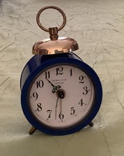 Ancien réveil Ouest Germany Normandie Niemen métal bleu Mt mécanique fonctionne