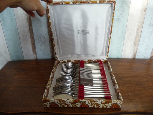 Lot couteaux et - 24,