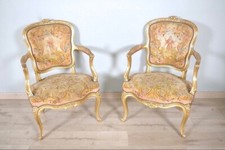 Paire de fauteuils dorés