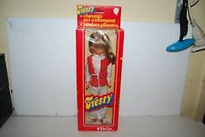 BELLA POUPEE TRESSY COMBINAISON BLANCHE ET GILET ROUGE NEUVE BOITE NEW BOX