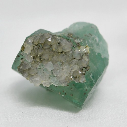 Fluorite cubique avec quartz