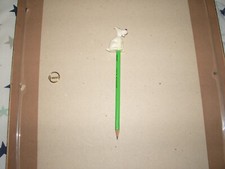 HERGE . 1 CRAYON A PAPIER TINTIN ( Milou ) AVEC EMBOUT . 1994 . PUB LU .