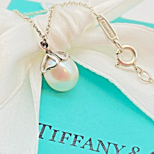 Collier pendentif perle