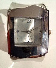 Montre femme fantaisie quartz métal blanc