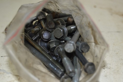 Lot visserie moteur complete