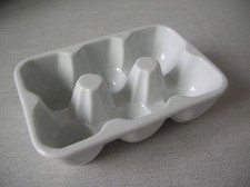 porte oeufs en porcelaine