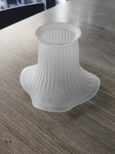 Tulipe en verre moulé pressé