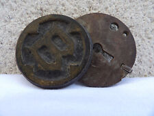 ancien cache serrure de coffre " B "