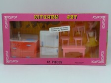 JOUET ANCIENCOFFRET poupée CUISINE KITCHEN SET