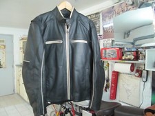 blouson cuir moto TRIUMPH couleur noire, état neuf, taille L. A prix cool ! 