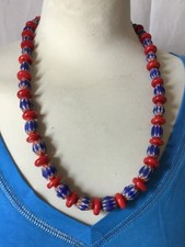Ancien collier ethnique pâte