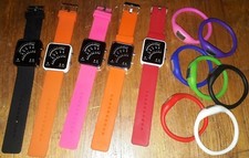 LOT REVENDEUR 12 MONTRES BRACELETS SILICONE PILES A CHANGER