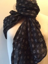Echarpe chèche imprimé fond noir légère voile de coton