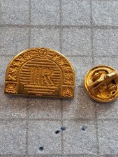 Pin's  IR. Parfum ?     Doré