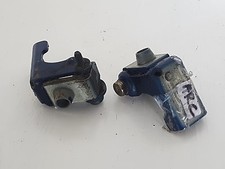 Charnière de porte arrière