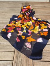 Foulard carré de soie Signé Jean Patou Papillons multicolores sur  fond noir