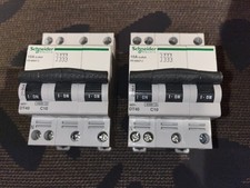 DISJONCTEUR TETRAPOLAIRE 10A