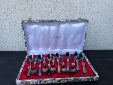 Ménagère de 12 petites