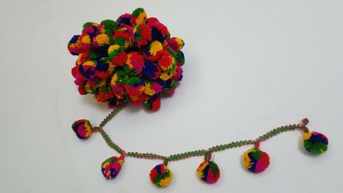 Beau pompon bonne - taille, et
