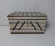 travailleuse en tissu cousette