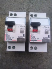 1x disjoncteur différentiel 30ma C16 amp 2 pole legrand type AC référence 410705