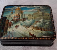 Boite Russe laquée signée