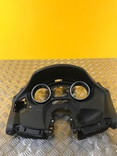 Tablier supérieur avant pour