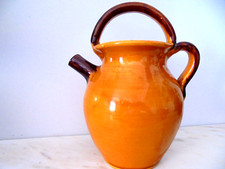 joli  PICHET " CHEVRETTE " en céramique vernissée de VALLAURIS