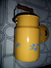 POT A LAIT PROVENCAL JAUNE DECOR OLIVES EN TOLE EMAILLEE  VINTAGE !!