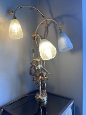 FERVILLE SUAN (1847-1925) Lampe en bronze doré à 3 lumières  Signée  H80cm