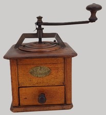 Très joli et ancien moulin à