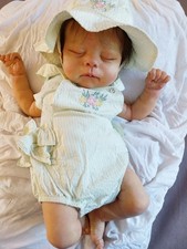 bébé reborn réaliste
