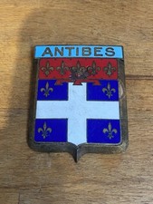 ANCIEN INSIGNE BADGE CALANDRE AUTOMOBILE BLASON ANTIBES EMAILEE