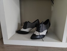 Chaussure À Talon Avec Lachet