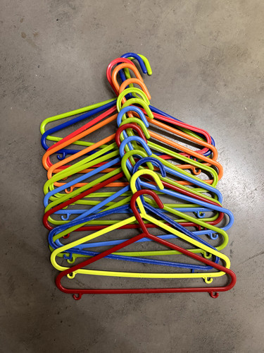 Lot cintres en - en, plastique