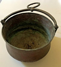 Chaudron en cuivre avec anse et anneau de suspension