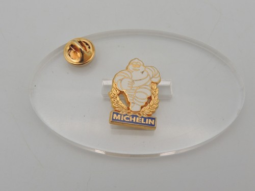 Pin automobile michelin - pin's,