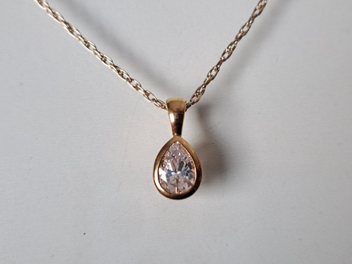 Noble collier avec pendentif - noble,