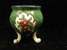 ANCIEN VASE OU  COQUETIER TRIPODE MINIATURE PORCELAINE EMAILLE