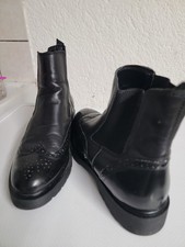 Bottines en cuir NEUVES pointure 40 couleur noir dessus motif découpes richelieu